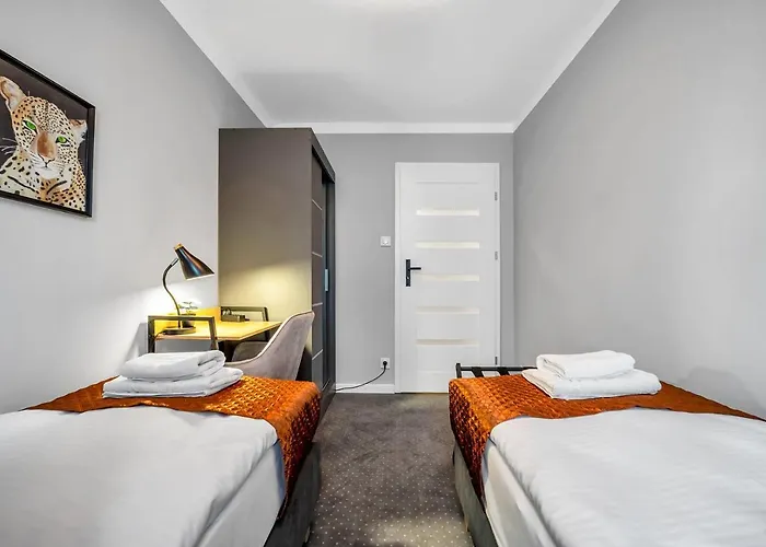 Grzybowska 9 By Bookinghost 4*