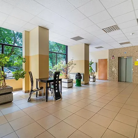 Grzybowska 9 By Bookinghost Varsovie